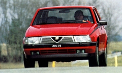 Alfa Romeo 75 vstoupila na trh s trojicí čtyřválců DOHC 1.6/1.8/2.0 (1985)