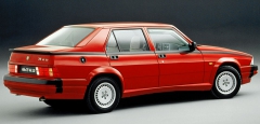 Alfa Romeo 75 3.0 V6 America první generace (1987 – 1988)
