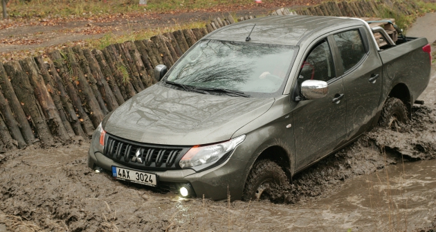 mitsubishi-l200-00021 103303