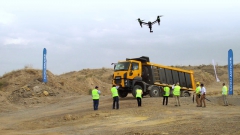 Prezentace nových stavebních vozidel Ford Trucks Cargo Construction nenechala nic na náhodě - dokonce byl k dispozici dostatečně výkonný dron.