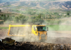 Dvě, tři nebo čtyři nápravy z nichž mohou být jedna nebo dvě hnané a jedna či dvě přední řízené – to jsou vozidla Ford Trucks pro stavebnictví.