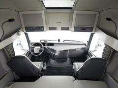 Interiér je prostorný, volič jízdního režimu automatizované převodovky I-Shift je umístěn vpravo vedle sedadla