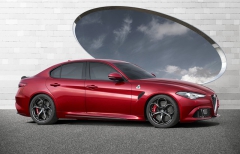 Nová Giulia byla uvedena v prestižní verzi Quadrifoglio Verde se šestiválcem 2.9 V6 Bi-Turbo a pohonem všech kol