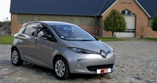 Renault ZOE  vede tabulky prodejů elektrických vozidel ve Francii, ale také se vyváží i do jiných zemí (nikoli k nám)