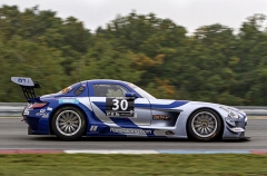 Mercedes-Benz SLS AMG GT3 týmu Ram Racing obsadil celkově druhé místo se ztrátou jednoho okruhu za Scuderií Praha