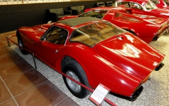 Marcos 3 Litre (1969) druhé generace, u něhož trup z letecké překližky nahradil obvyklý ocelový rám (motory Ford 3.0 V6)
