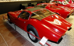 Marcos 3 Litre (1969) druhé generace, u něhož trup z letecké překližky nahradil obvyklý ocelový rám (motory Ford 3.0 V6)