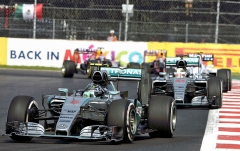 Na obnovené Velké ceně Mexika už Lewis Hamilton nepospíchal, mistru světa stačilo druhé místo