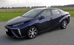 Toyota Mirai je sériovou verzí konceptu FCV z Tokijského autosalonu 2013