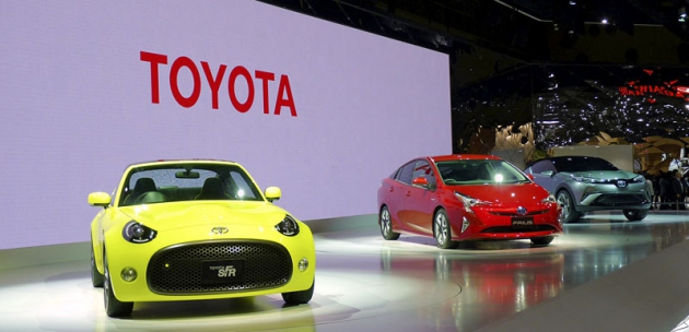 Středem expozice  Toyota Motor Corporation  byly sportovní roadster S-FR,  zcela nový Prius čtvrté generace a crossover C-HR (zleva doprava)