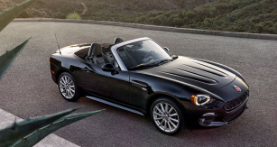 Fiat 124 Spider  se vrací jako značková varianta nové Mazdy MX-5, přichází ovšem s motorem vlastní italské konstrukce...