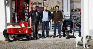 Lutz Buennagel, Neil Smith  a Alex Monestier,  představitelé firmy Čezeta Motors