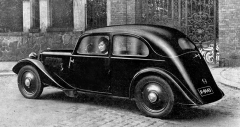 Automobil z roku 1936 s pohlednou, lehce splývavou zádí