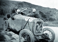 V roce 1926 přesedlal Baconin Borzacchini z motocyklu do závodního automobilu a se značkou Salmson mu to velmi šlo.