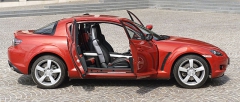 Mazda RX-8, čtyřmístné kupé s originálním otevíráním dveří proti sobě bez středového sloupku B, poslední sériový typ s rotačním motorem (do 2012)