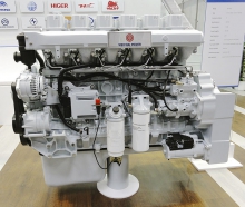 Plynová verze šestiválce Weichai Power WP12 NG na výstavě IAA 2012 v Hannoveru (objem 11,6 l, výkon 243 až 280 kW/2200 min‑1)