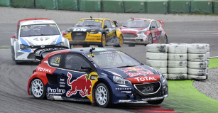 Timmy Hansen (Peugeot 208 WRX)  je vicemistrem světa;  stáji svého otce Kennetha pomohl ke zlatu  v hodnocení týmů