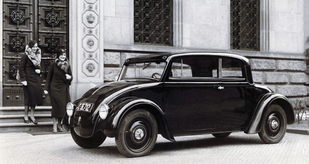 Škoda 932  se vzduchem chlazeným plochým čtyřválcem 1,5 litru v zádi (1932)