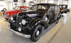 Škoda Superb typ 919, jediný vidlicový osmiválec (1940), měl objem 3991 cm3 a výkon 71 kW (96 k)