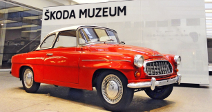 Škoda 450 model 1959,  předchůdce první Felicie,  představený světu  na Londýnském autosalonu 1957