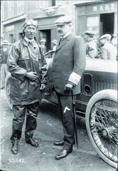 Jules Goux a Robert Peugeot na GP Francie 1914. Jules Goux byl původně osobní šofér Peugeota a do jisté míry i jeho oblíbenec.