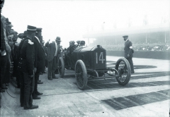 Na červencové GP Francie 1913 se již Jules Goux a Georges Boillot museli obejít bez svého šéfa konstrukčního týmu Šarlatánů Paola Zuccarelliho.