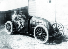 V roce 1905 se Sziszovi nepodařilo s vozem Renault kvalifikovat do závodů o Gordon-Bennettovu trofej, a tak alespoň startoval za velkou louží v závodě o Vanderbiltův pohár.