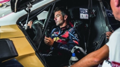 Sébastien Loeb vládl kategorii v první části soutěže, pak však zřejmě ztratil potřebnou míru soustředění a udělal několik chyb.