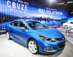 Chevrolet Cruze 2016, sedan nové generace na základě globální platformy (Opel Astra)