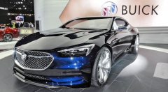 Buick Avista Concept, jediný reprezentant někdejší tradice (ostatně značka Buick s koncepty začala)...