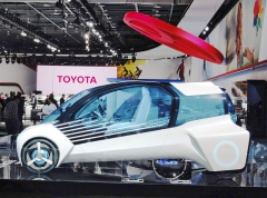 Toyota FCV Plus, vodíkový automobil s palivovými články, který slavil premiéru už na Tokyo Motor Show 2015