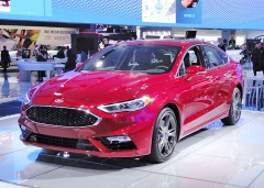 Ford Fusion 2017 po mírném faceliftu, ale především s nejvýkonnější verzí Sport (V6)