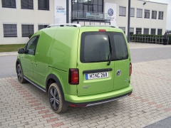 Caddy van nemá na konci střechy spoiler