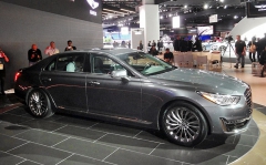 Genesis G90 modelového roku 2017 slavil světovou premiéru na autosalonu NAIAS 2016 v Detroitu