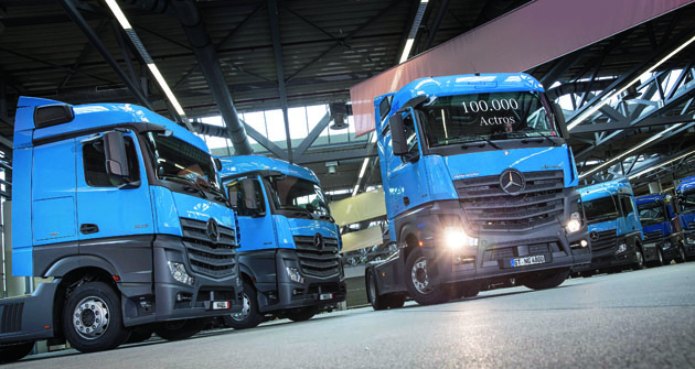 Mercedes-Benz  vyrobil ve své mateřské továrně v německém Wörthu již 100 000 těžkých nákladních vozidel modelové řady Actros.