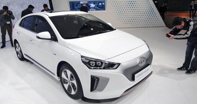 Hyundai Ioniq Electric,  jedna ze tří verzí  rodinného vozu budoucnosti s alternativním pohonem