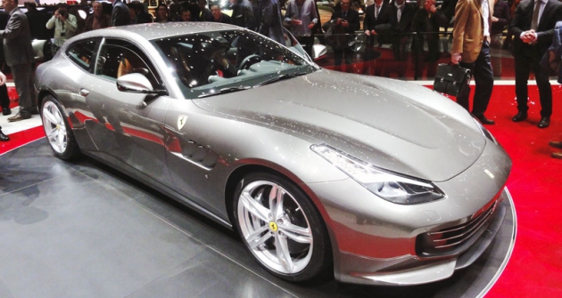 Ferrari GTC4 Lusso  se představil v Ženevě  jako nástupce FF