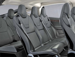 Model X má tři řady sedadel pro šest nebo sedm cestujících