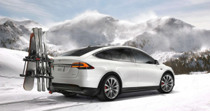 Tesla Motors  slibuje širokou paletu příslušenství i tažení přívěsu  do 2300 kilogramů