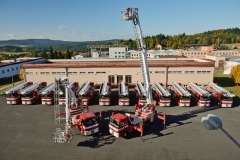 Osmnáct nových Renaultů D18 4x2 se záchrannou plošinou převzali čeští hasiči