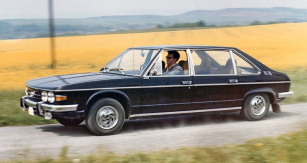 Tatra 613 Long;  za volantem je zkušební řidič a závodník Alois Mark (1975)