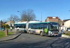 Kloubový čtyřdveřový Urbanway 18 m CNG