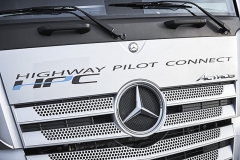 Vozidlo Actros s označením Higway Pilot Connect