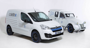 Citroën Berlingo 2016 v elektrické verzi v popředí, za ním Citroën 2CV Fourgonnette Colette