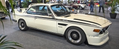 BMW 3.0 CSL bylo ozdobou stánku mnichovské značky (nahoře). Muzeum Louwman přivezlo celou skupinu aut (vpravo)