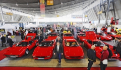 Ferrari obecně táhne. Dokazovaly to desítky vystavených vozů včetně modelů z 90. let