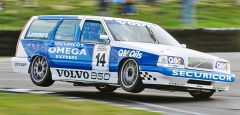 Volvo 750 T5-R a odvozený závodní vůz 850 BTCC