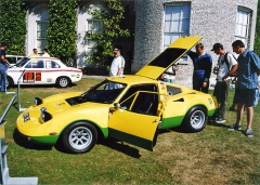 Ford GT70, dnes už zapomenutý sportovní automobil, který absolvoval několik rally, ale do sériové výroby se nedostal (náklady byly příliš vysoké; 1971)