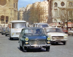 Peugeot 404 Berline GT model 1973, zachycený v pařížském provozu