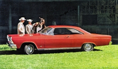 Ford Fairlane 500 2-door Hardtop, tak byla oficiálně označena karosářská verze kupé (menší vůz než Galaxie)